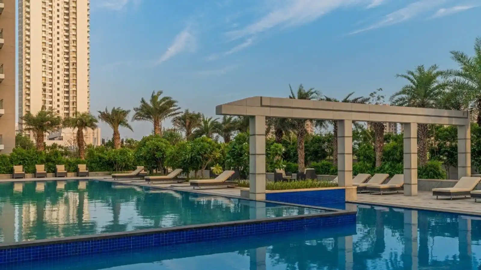 DLF-Ultima-Apartments-In-Sector-81-Gurgaon-Swimming-Pool
